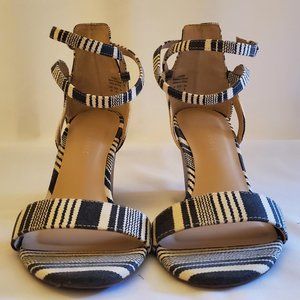 Kelly & Katie Wedge Sandals Off Blue and Cream Size 10